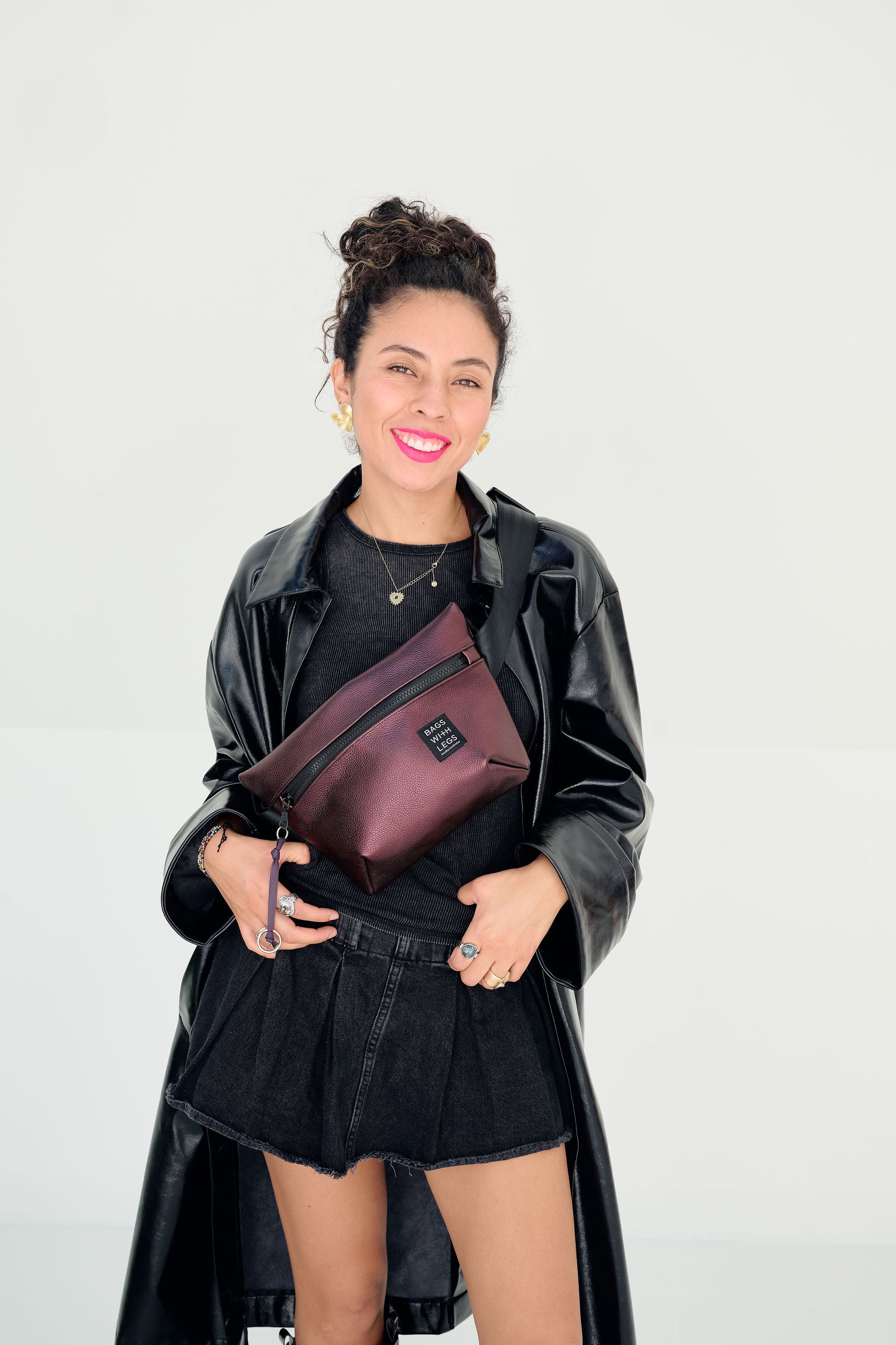 INDIGO crossbody bag worn