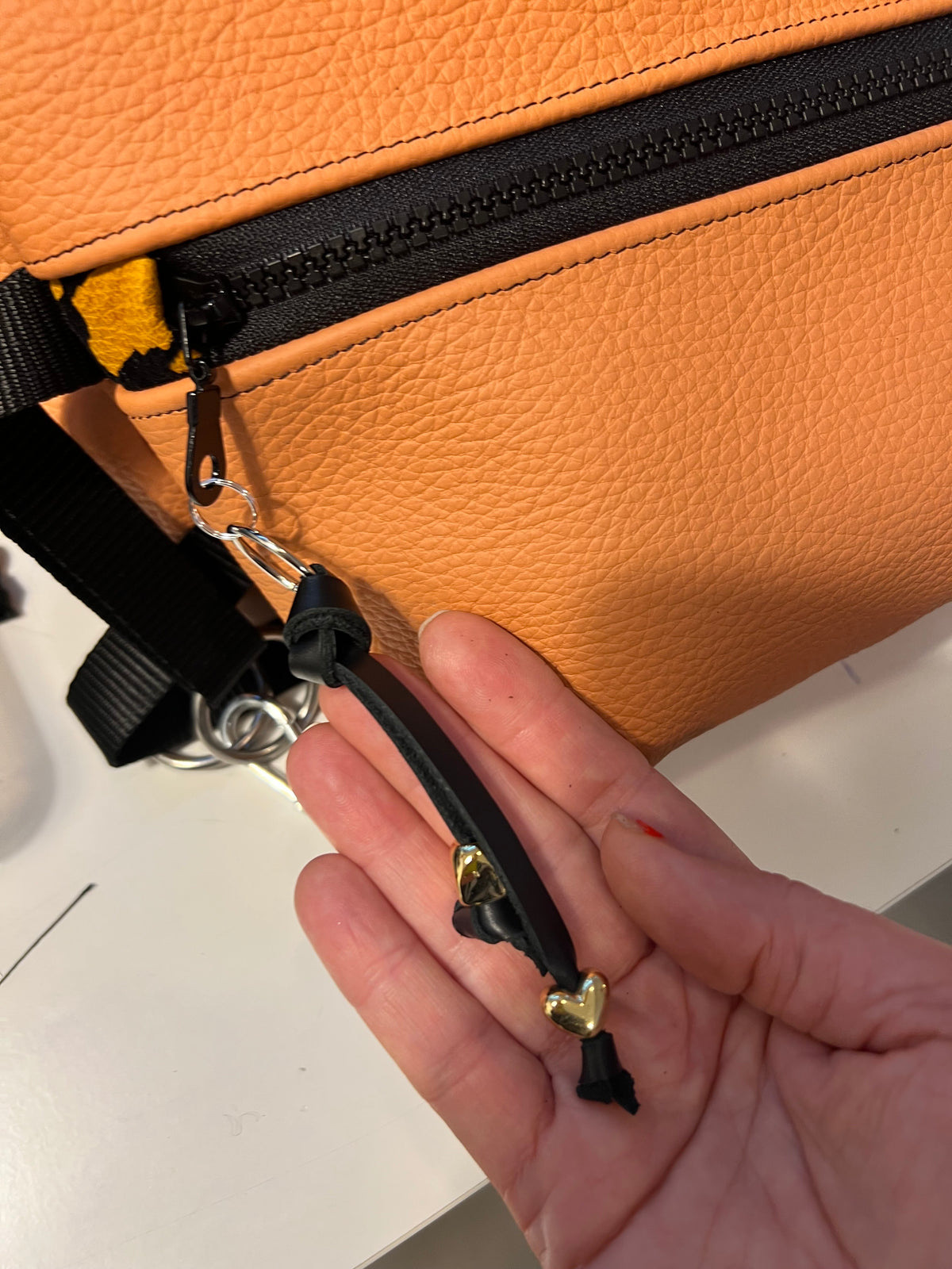 Orange the World Crossbody Bag – Produktansicht 3