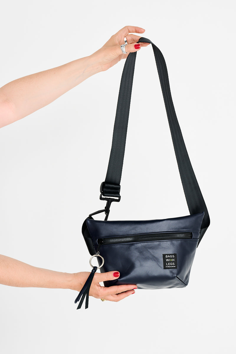 NAVY BLAU crossbody bag