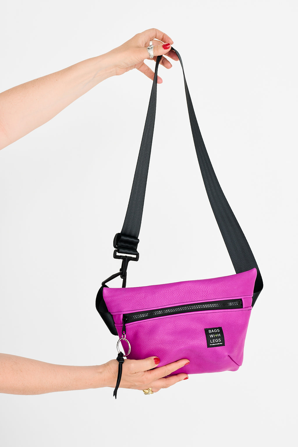 ELEKTRIK LOVE crossbody bag worn