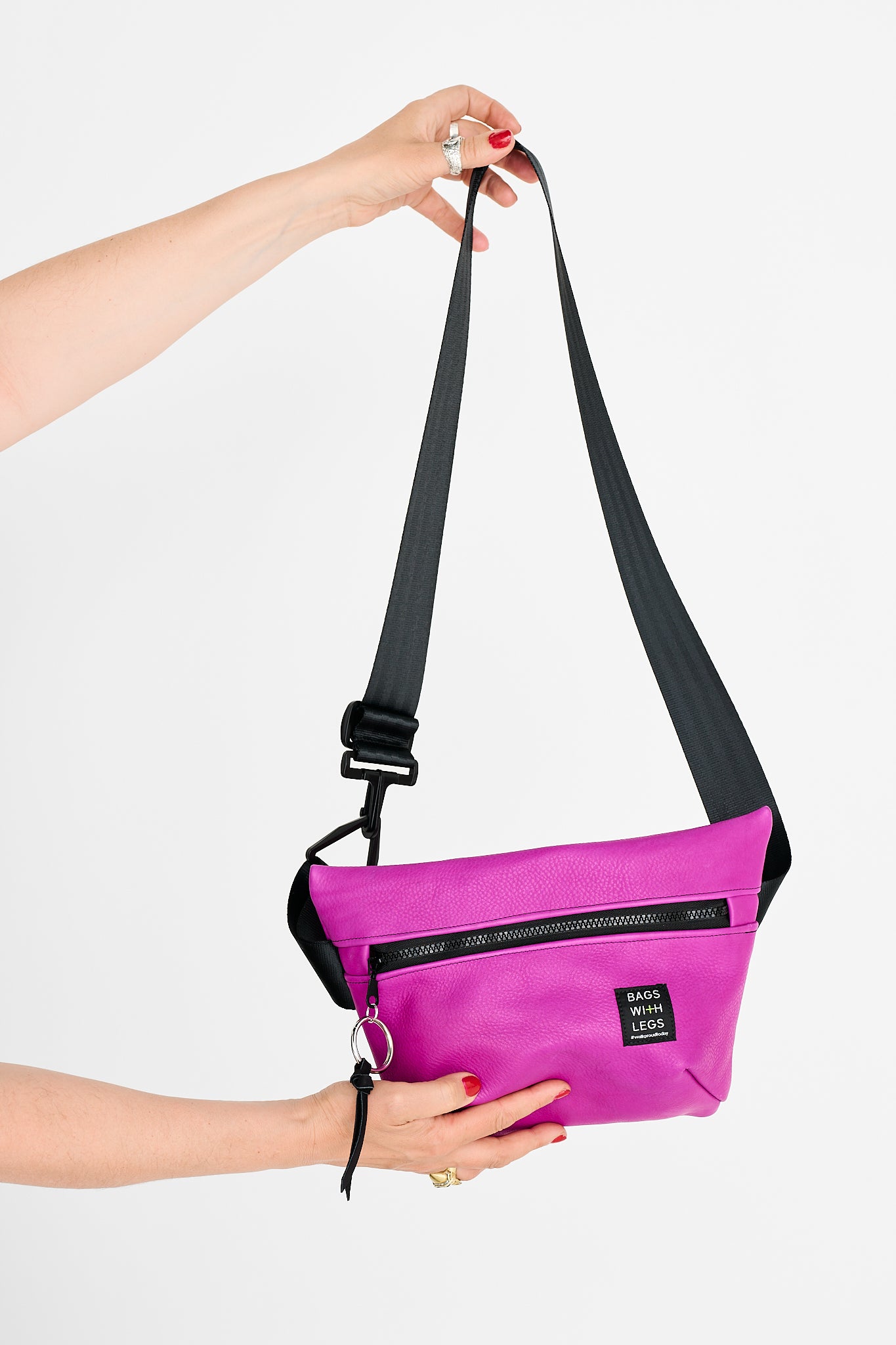 ELEKTRIK LOVE crossbody bag worn