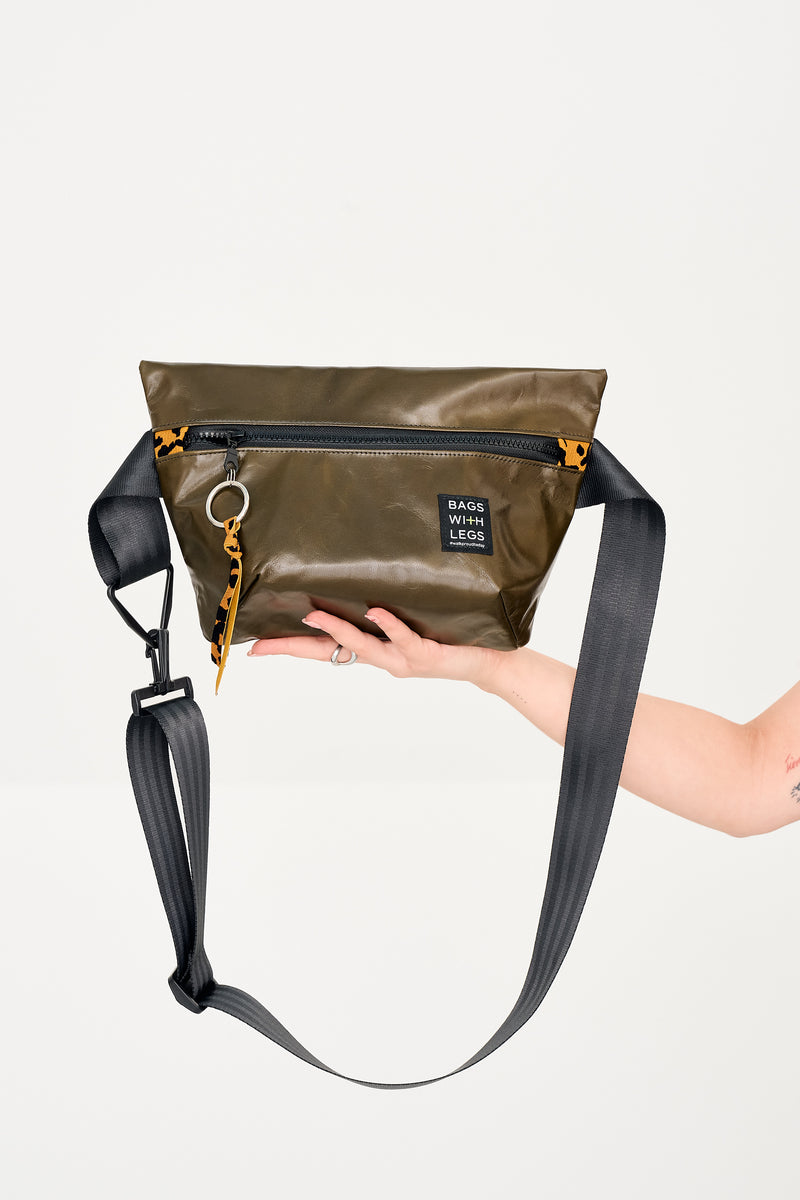 URBAN JUNGLE crossbody bag