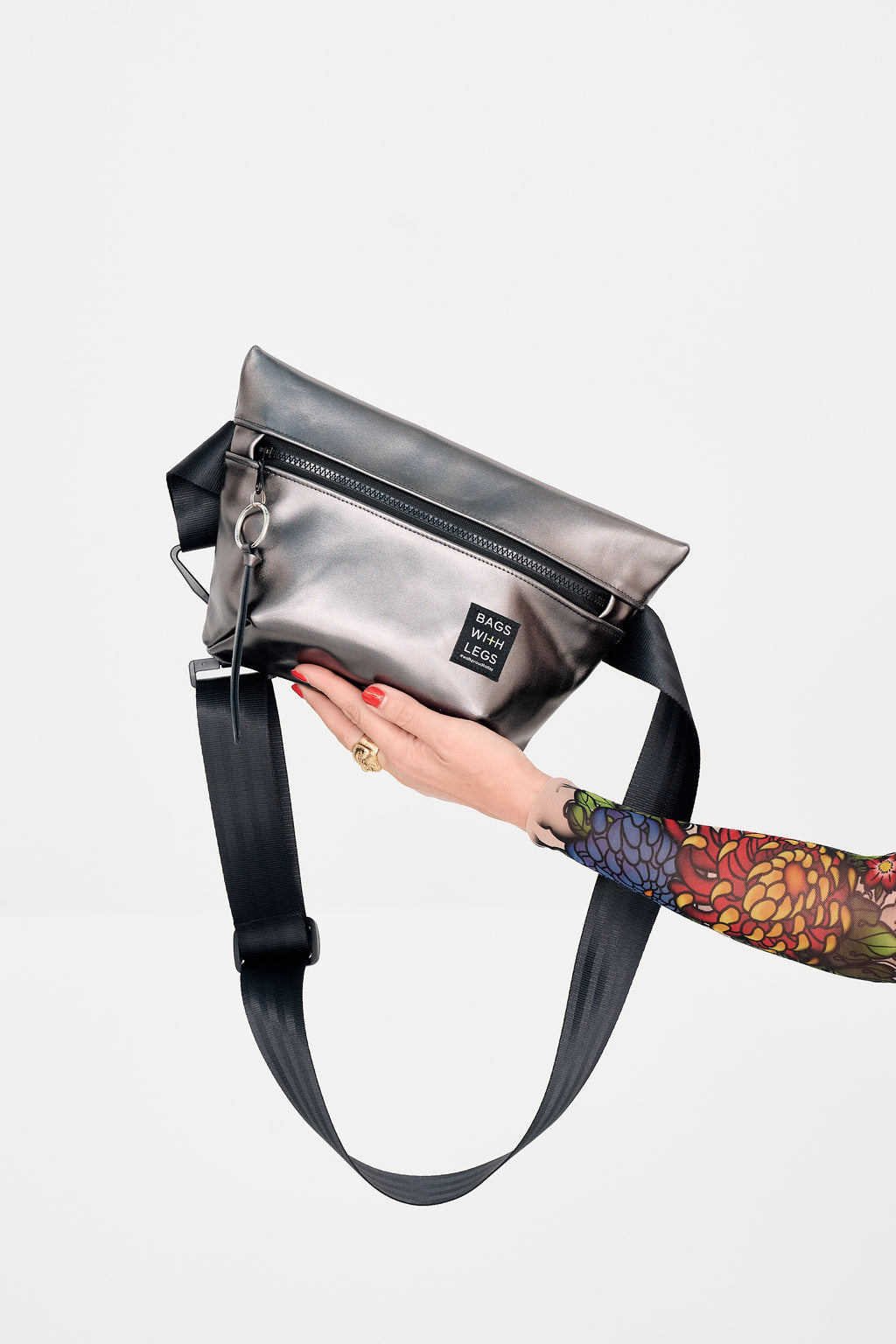 ONIX crossbody bag worn