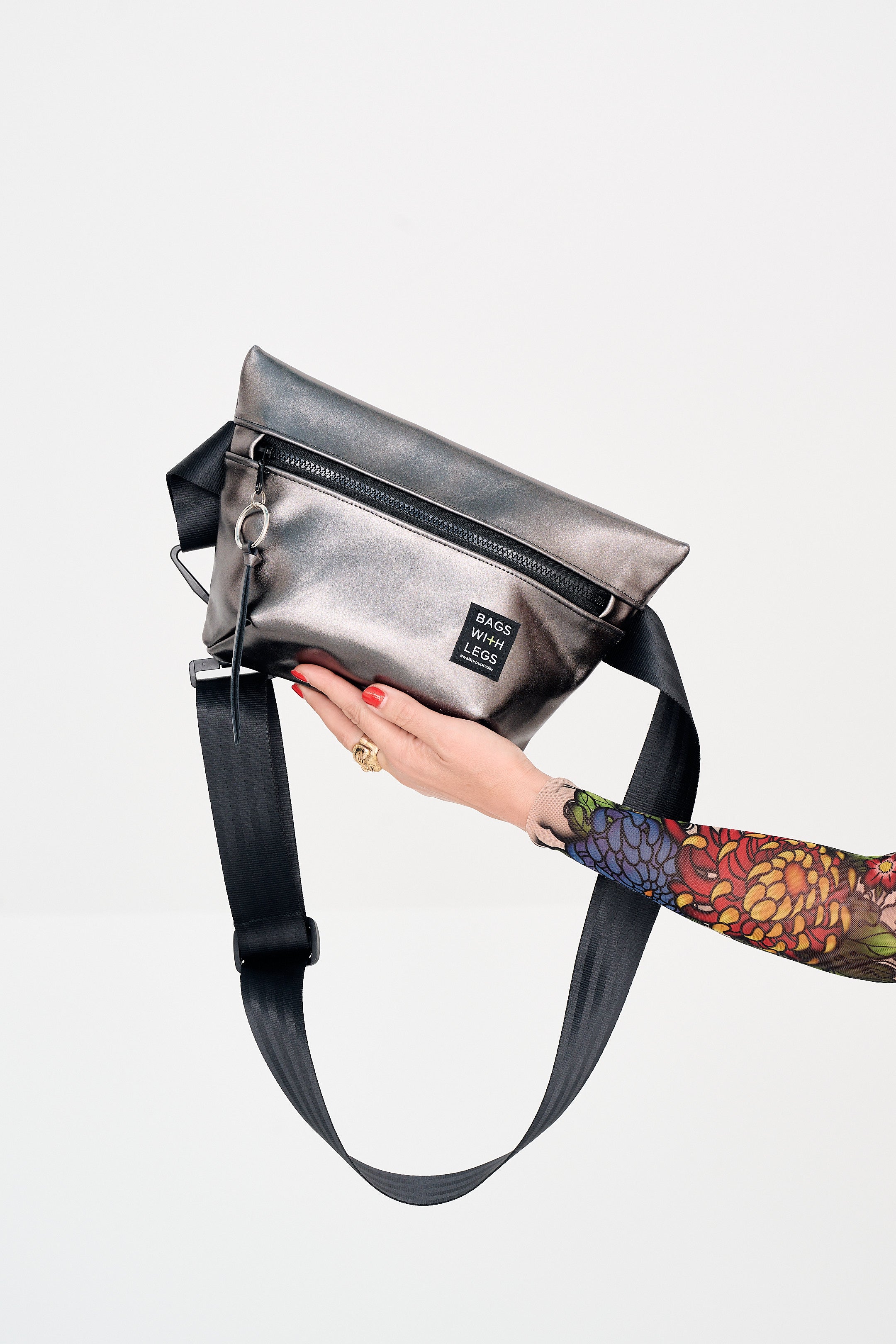 ONIX crossbody bag worn