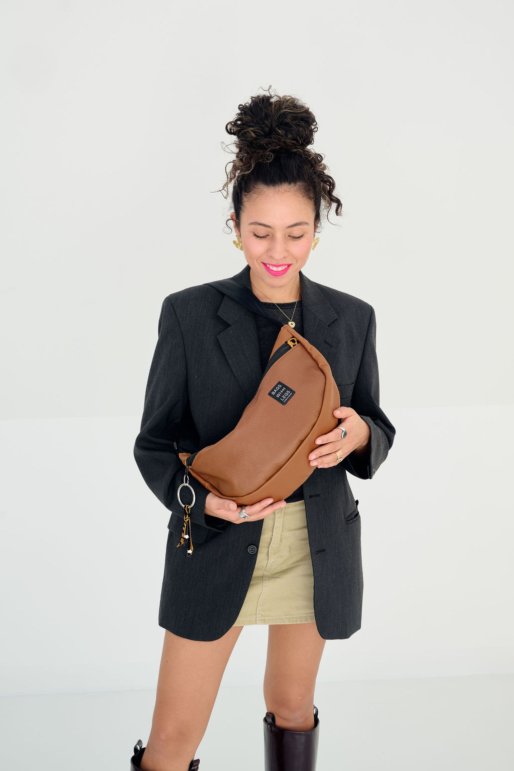 Savanah moonwalker bag worn